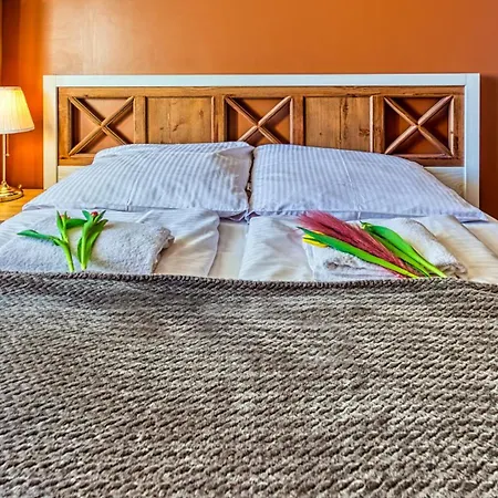 Dworcowa Centrum By Royal Aparts شكلارسكا بوريبا